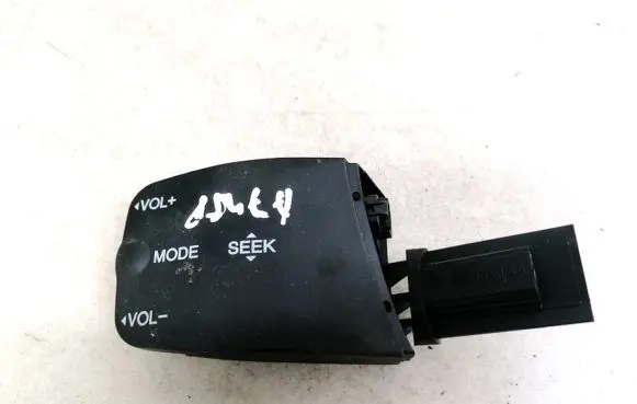 Ford Focus Multifunctional control switch/knob 758710