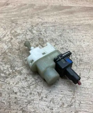 Ford Mondeo MK I Brake pedal sensor switch 93BB9C872AD