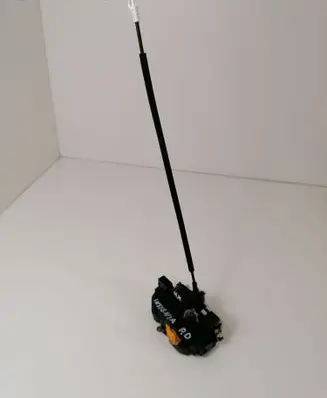 Opel Insignia A Front door lock 13503162