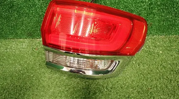 Jeep Grand Cherokee Rear/tail lights P68110000AE