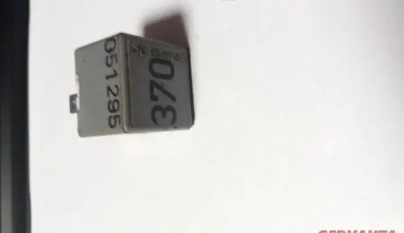 Volkswagen PASSAT B5 Other relay 8D0951253