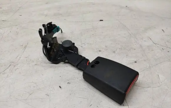 Volvo XC60 Rear seatbelt buckle 34130682