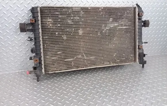 Opel Zafira B Coolant radiator