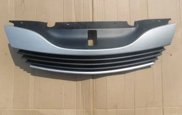 Renault Laguna II Front bumper upper radiator grill 8200012581