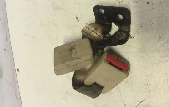 Hyundai i10 Rear seatbelt buckle