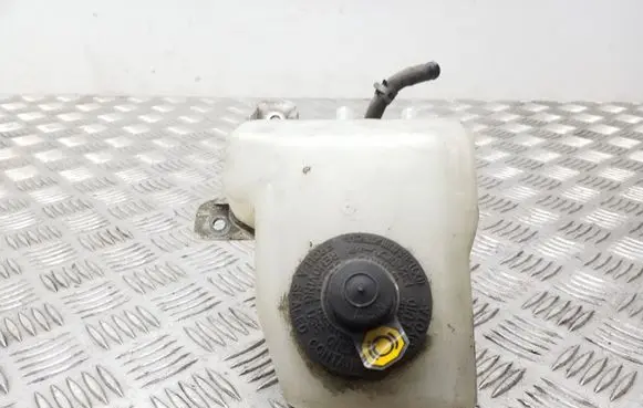 Brake fluid reservoir