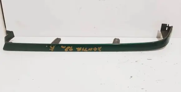 Citroen Xantia Under headlight/headlamp trim 9625967177