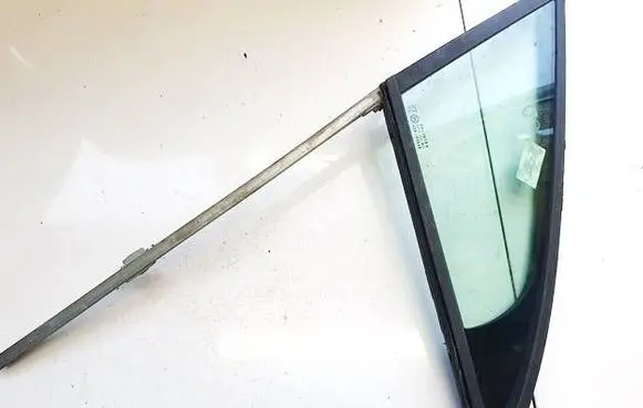 Peugeot 407 Front door vent window glass four-door AS2