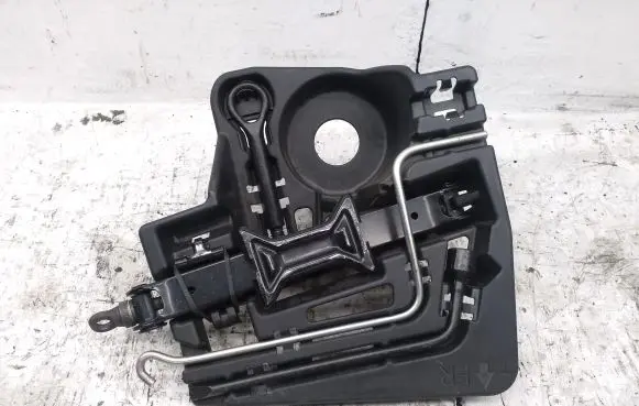 Toyota Prius (XW30) Tool set 6477747030