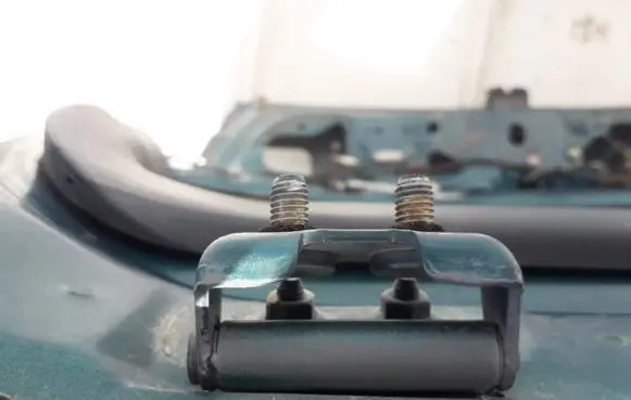 Mazda 323 F Tailgate/trunk/boot hinge
