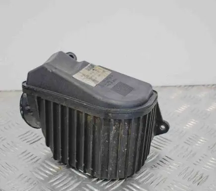 Mercedes-Benz C W203 Air filter box A2710900804