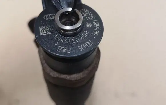 Peugeot 207 Fuel injector 0445110252