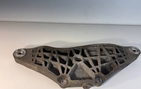 Audi A4 S4 B7 8E 8H Rear differential/diff mount bracket 8E0599287K