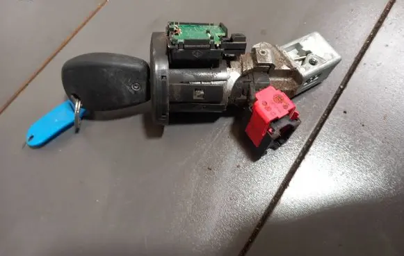 Renault Kangoo I Ignition lock N0502060