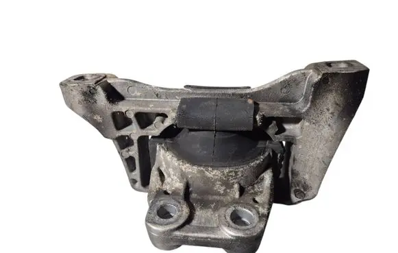 Volvo V50 Engine mount bracket