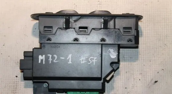 Volvo XC90 Electric window control switch 8635675