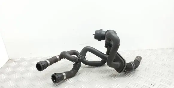 Engine coolant pipe/hose