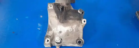 Volkswagen PASSAT B6 Generator/alternator bracket 038903143AF