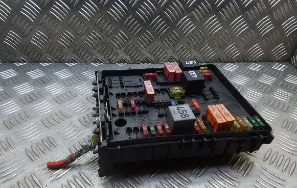 Volkswagen Touran I Fuse module 1K0937124H