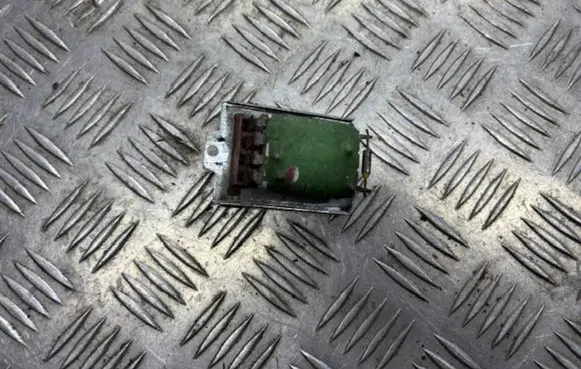 Volkswagen Golf IV Heater blower motor/fan resistor 8D0959263 740215833F
