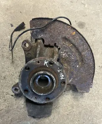 Peugeot 607 Front wheel hub spindle knuckle