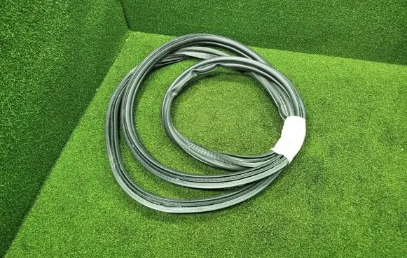 Peugeot 2008 II Trunk rubber seal (body) 