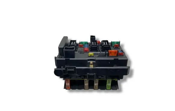 Peugeot 206 Fuse module 9650664080 32923682