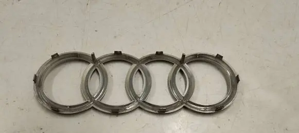 Audi Q2 - Manufacturer badge logo/emblem 