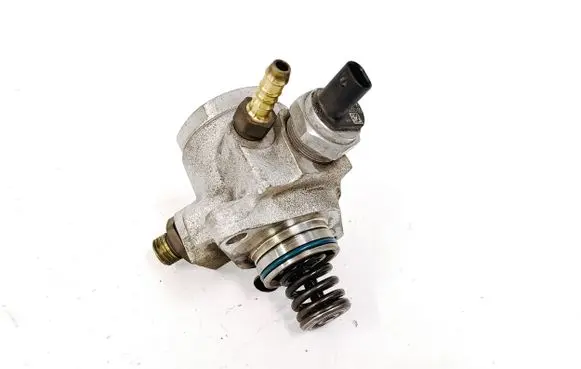 Volkswagen Jetta VI Fuel injection high pressure pump 04E127026G