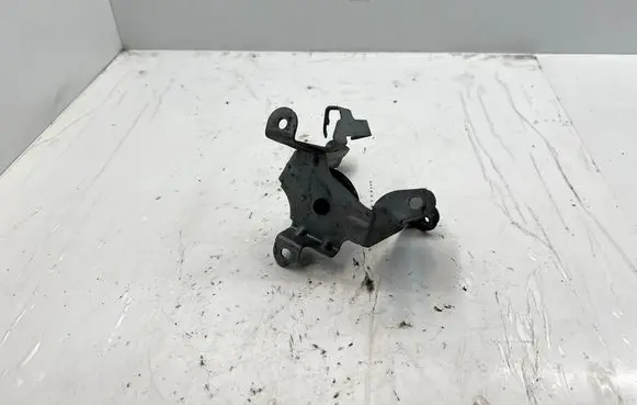 Volkswagen Touareg II Fuel filter bracket/mount holder 7P6127224