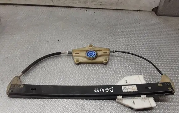 Rear window lifting mechanism without motor