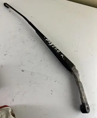 Mitsubishi Pajero Front wiper blade arm