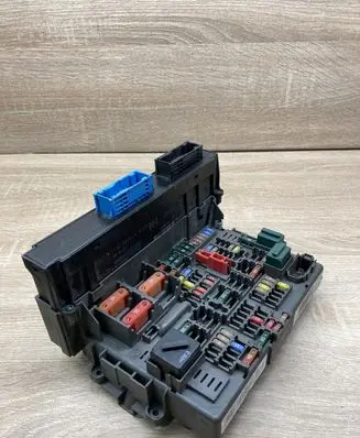 BMW 3 E90 E91 Fuse module 9119446 9176886