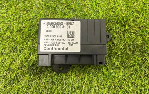 Mercedes-Benz E W212 Fuel injection pump control unit/module A0009003101 130281502419E A0009014000