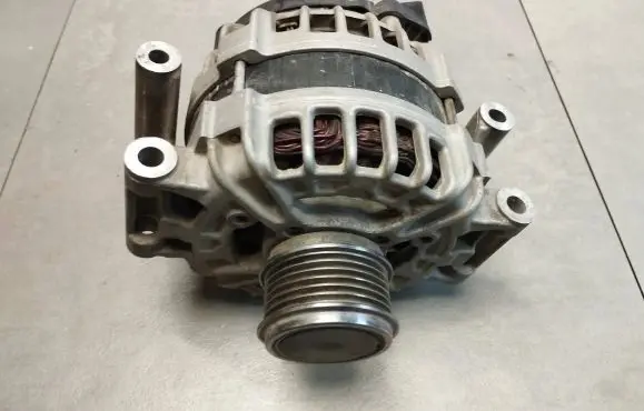 Volkswagen Golf VII Generator/alternator 06J903023G