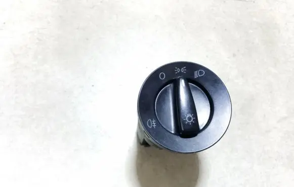 Volkswagen Golf IV Light switch 1c0941531