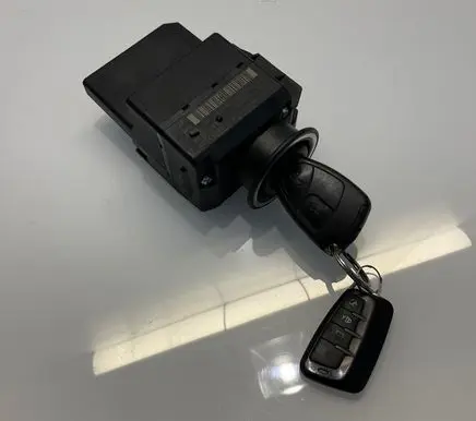 Mercedes-Benz C W203 Ignition lock 2035450508 A2035450508