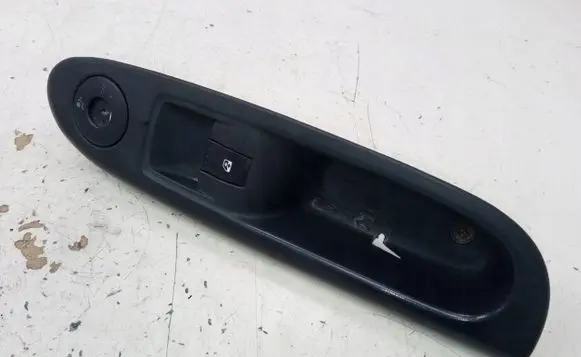 Renault Clio II Quarter vent window switch 8200084005