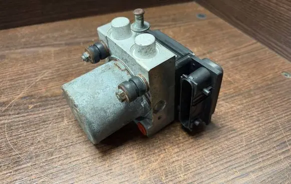 Iveco Daily 4th gen ABS Pump 0265231893 504182322