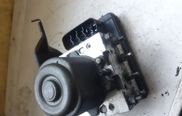 Toyota Avensis Verso ABS Pump 4451044050