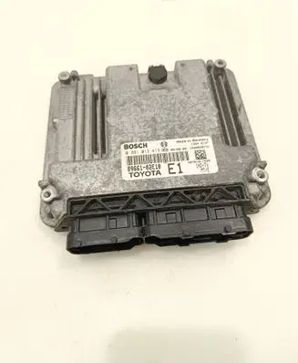 Toyota Auris 150 Engine control unit/module 8966102E10 0281013413 1039S28734