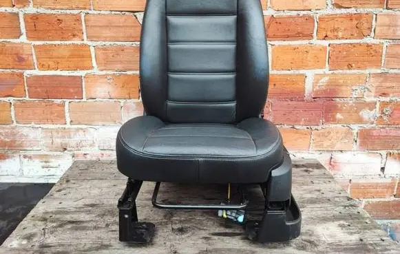 Ford Kuga I Front driver seat 