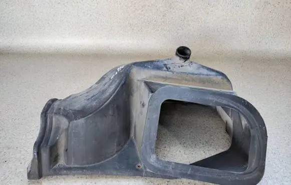 Mercedes-Benz Vito Viano W638 Intake resonator A6388310105
