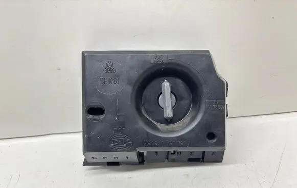 Audi A6 S6 C4 4A Tail light bulb cover holder