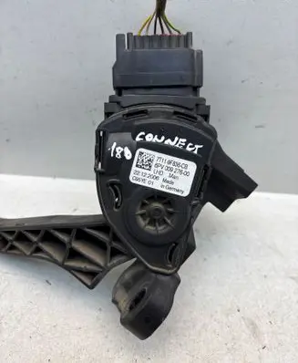 Accelerator throttle pedal