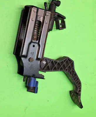 Skoda Octavia Mk1 (1U) Clutch pedal 1J1721059AD