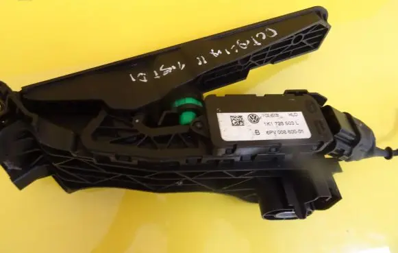 Skoda Octavia Mk2 (1Z) Accelerator throttle pedal 1K1721503L