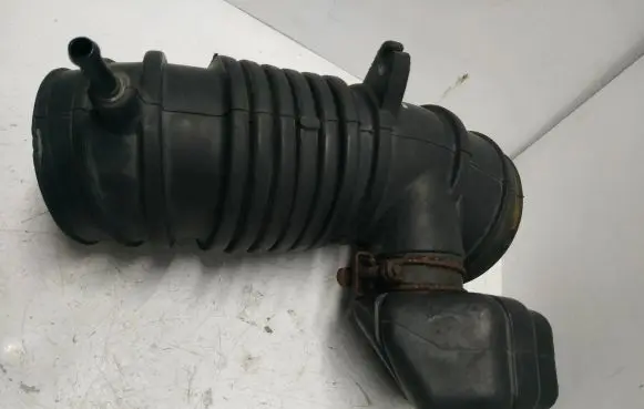 Mitsubishi Pajero Sport I Air intake hose/pipe MR266303