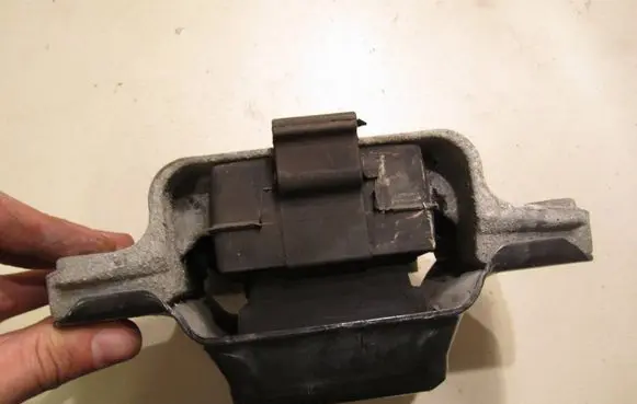 Volkswagen Golf V Engine mount bracket 1K0199555M