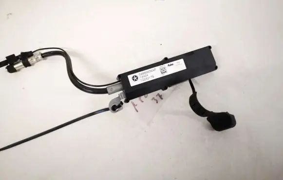 Chrysler Voyager Antenna control unit 04685636af